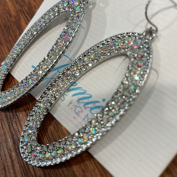 Earrings-front facing oval hoop. Rubber backstop. - Picture 2 of 2